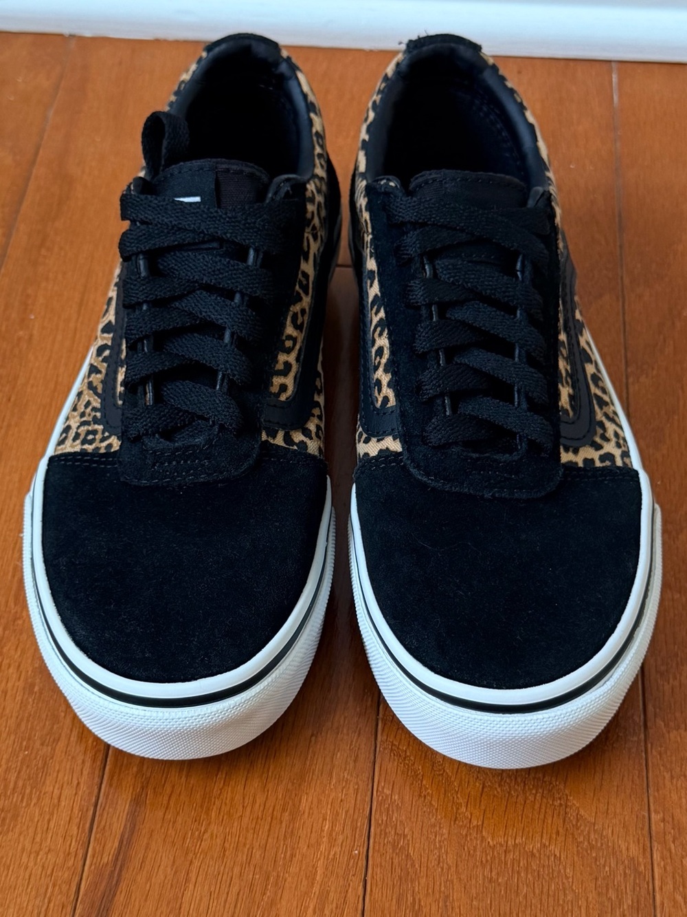 Vans Leopard Panel Black Suede Low-Top Sneakers 6.5W / 4.5Y